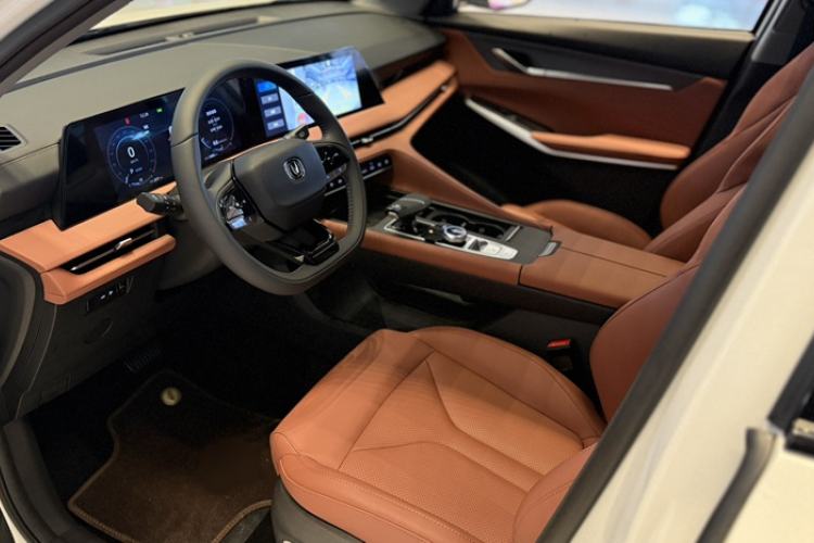 Used CHANGAN CS75 PLUS 2025 Model, 3rd Generation Champion Edition 1.5T Jinghang Version Interior 10