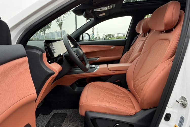 Used CHANGAN CS75 PLUS 2025 4th Generation 1.5T New Blue Whale Smart Luxury Edition Interior 2