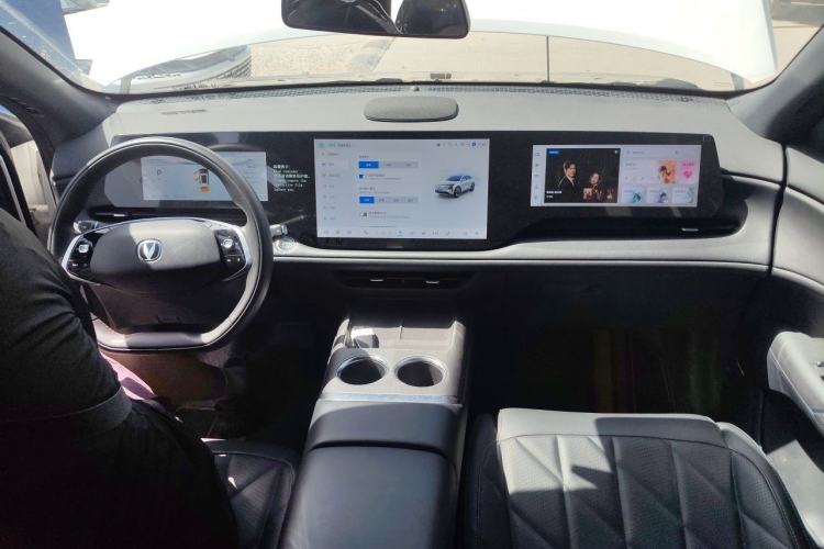 Used CHANGAN CS75 PLUS 2025 4th Generation UItra 2.0T New Blue Whale Engine – Cloud Edition Interior 2