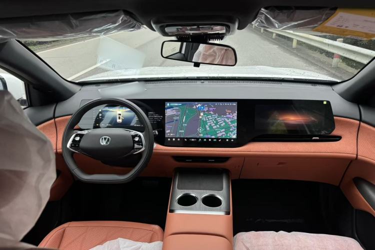 Used CHANGAN CS75 PLUS 2025 4th Generation 1.5T New Blue Whale Smart Luxury Edition Interior 2