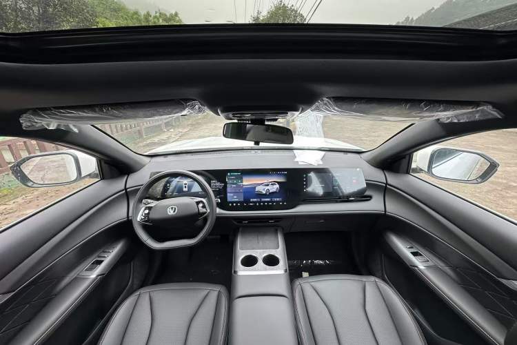 Used CHANGAN CS75 PLUS 2025 Model, 4th Generation 1.5T New Blue Whale Smart Excellence Version Interior 2