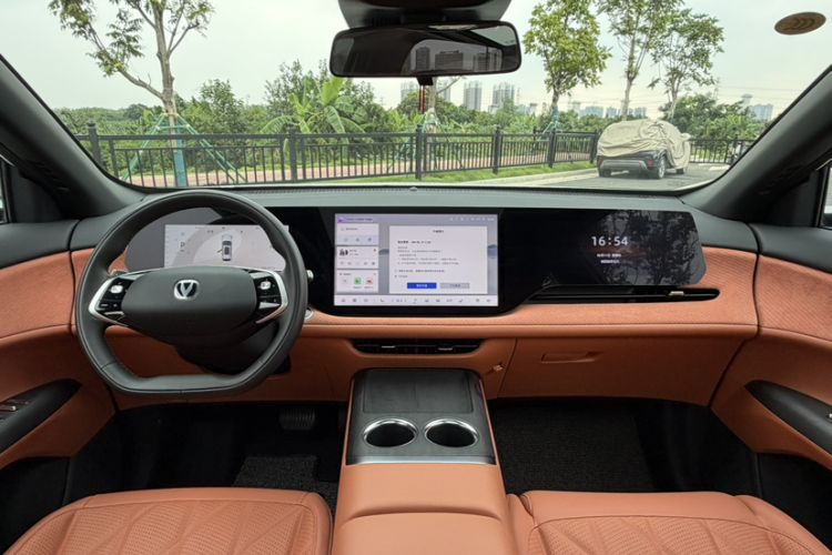 Used CHANGAN CS75 PLUS 2025 4th Generation 1.5T New Blue Whale Smart Luxury Edition Interior 3