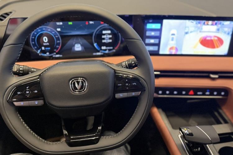 Used CHANGAN CS75 PLUS 2025 Model, 3rd Generation Champion Edition 1.5T Jinghang Version Interior 3