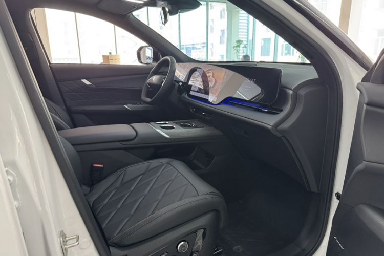 Used CHANGAN CS75 PLUS 2025 4th Generation 1.5T New Blue Whale Smart Flagship Version Interior 4