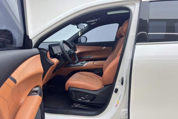 Used CHANGAN CS75 PLUS 2025 4th Generation 1.5T New Blue Whale Smart Luxury Edition Interior 5