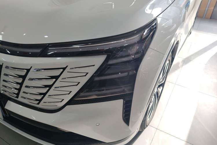 Used CHANGAN CS75 PLUS 2025 4th Generation UItra 2.0T New Blue Whale Smart Intelligent Powertrain Version Left Front Headlight
