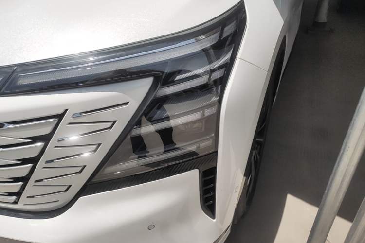 Used CHANGAN CS75 PLUS 2025 4th Generation UItra 2.0T New Blue Whale Smart Intelligent Powertrain Version Left Front Headlight