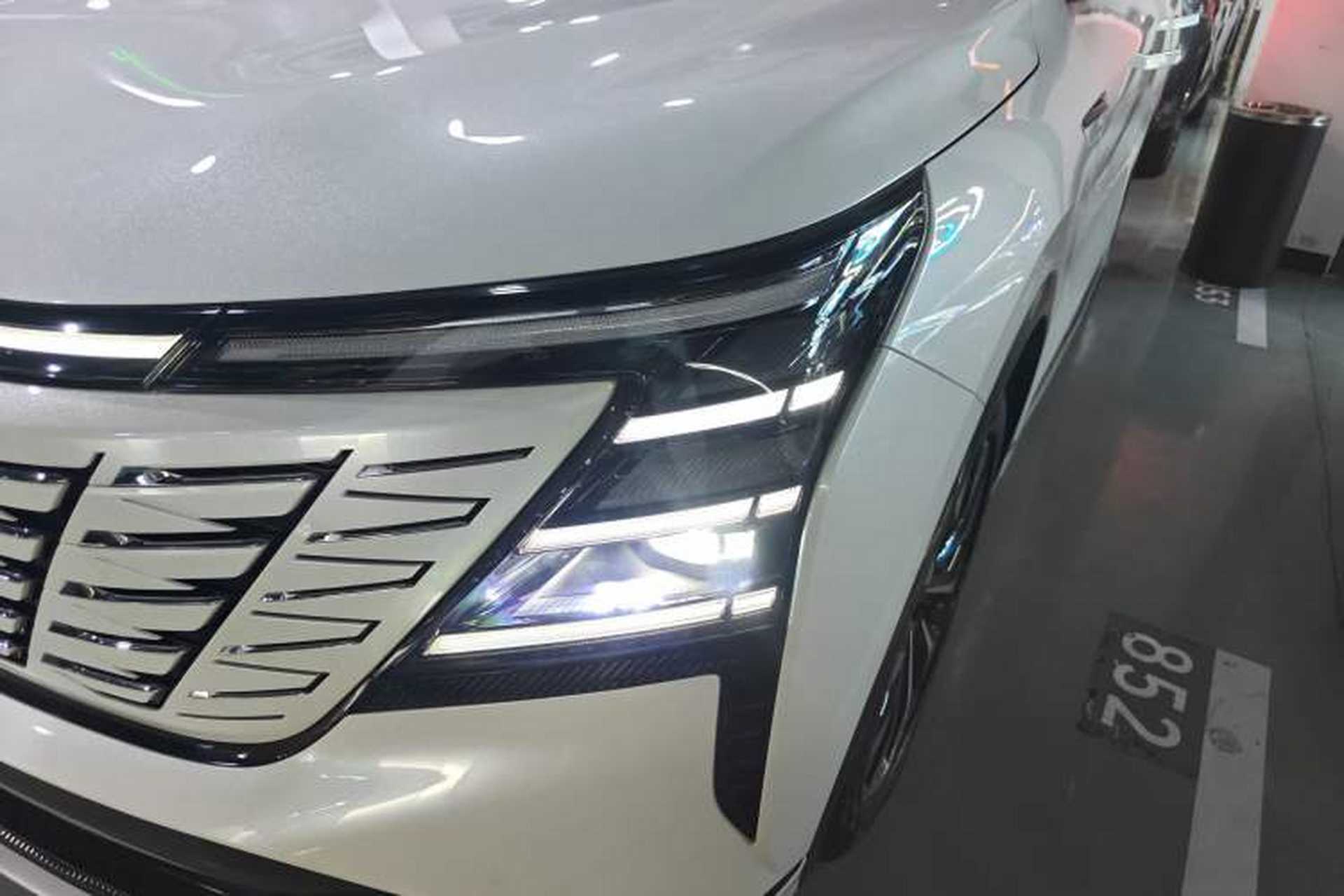 Used CHANGAN CS75 PLUS 2025 4th Generation UItra 2.0T New Blue Whale – Smart & Powerful Version Left Front Headlight