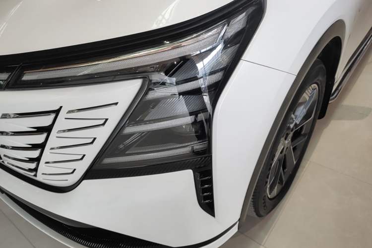 Used CHANGAN CS75 PLUS 2025 4th Generation 1.5T New Blue Whale Smart Luxury Edition Left Front Headlight