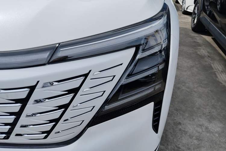 Used CHANGAN CS75 PLUS 2025 4th Generation 1.5T New Blue Whale Smart Luxury Edition Left Front Headlight