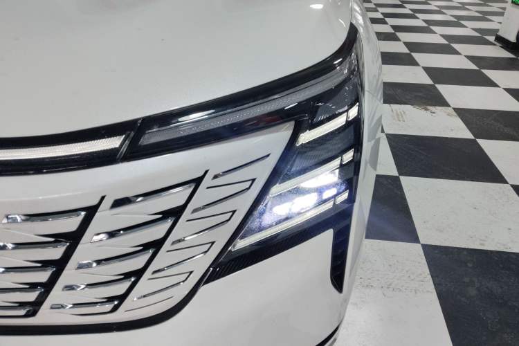 Used CHANGAN CS75 PLUS 2025 4th Generation 1.5T New Blue Whale Smart Luxury Edition Left Front Headlight
