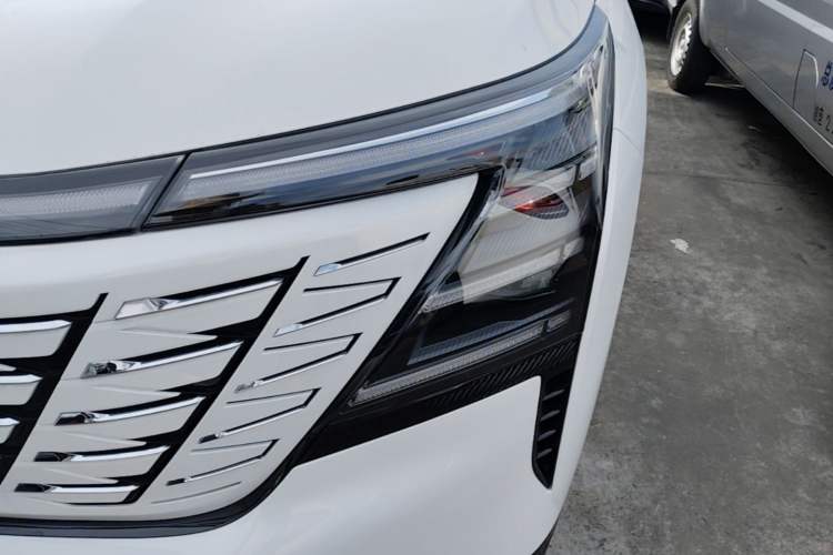 Used CHANGAN CS75 PLUS 2025 Model, 4th Generation 1.5T New Blue Whale Smart Excellence Version Left Front Headlight