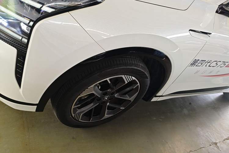 Used CHANGAN CS75 PLUS 2025 4th Generation 1.5T New Blue Whale Smart Luxury Edition Left Front Wheel Hub