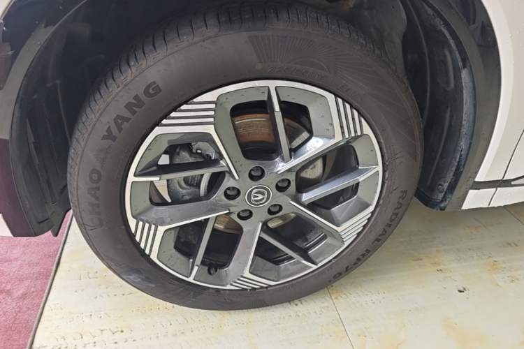 Used CHANGAN CS75 PLUS 2025 4th Generation 1.5T New Blue Whale Smart Luxury Edition Left Front Wheel Hub