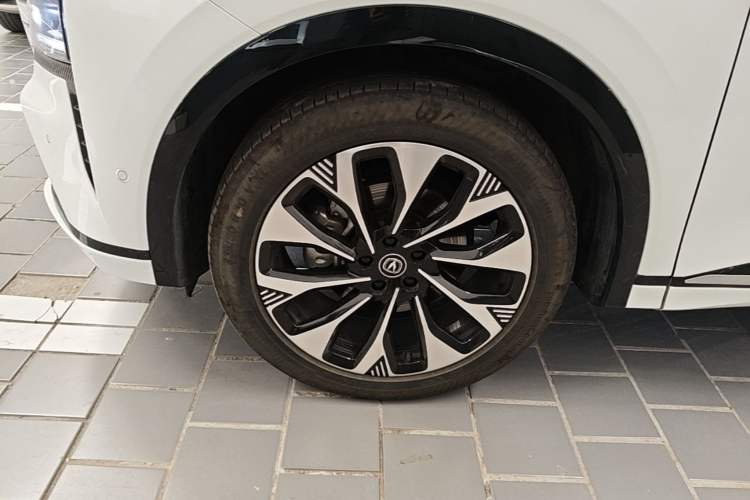 Used CHANGAN CS75 PLUS 2025 4th Generation UItra 2.0T New Blue Whale Smart Intelligent Powertrain Version Left Front Wheel Hub