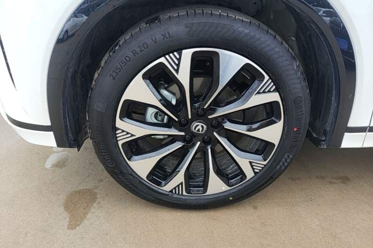 Used CHANGAN CS75 PLUS 2025 4th Generation UItra 2.0T New Blue Whale Engine – Wind Style Left Front Wheel Hub