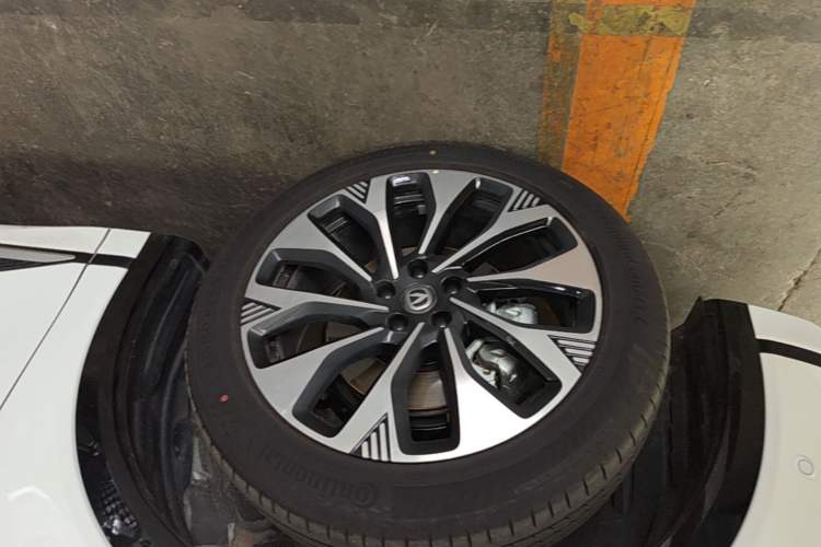 Used CHANGAN CS75 PLUS 2025 4th Generation UItra 2.0T New Blue Whale Engine – Cloud Edition Left Front Wheel Hub