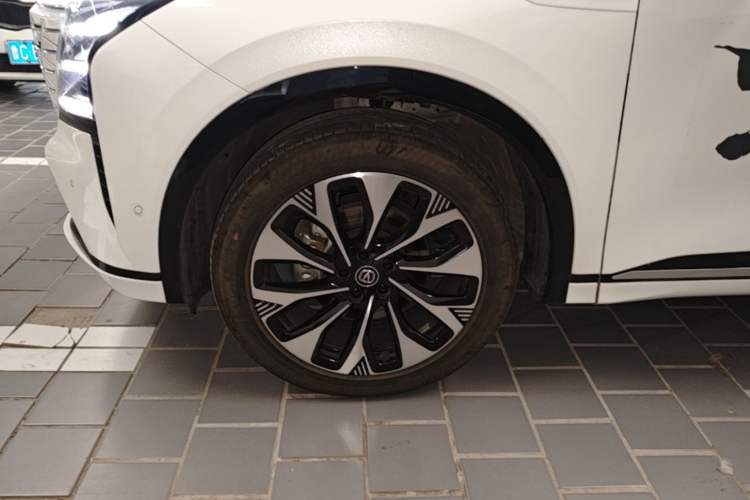 Used CHANGAN CS75 PLUS 2025 4th Generation UItra 2.0T New Blue Whale Smart Intelligent Powertrain Version Left Front Wheel Hub
