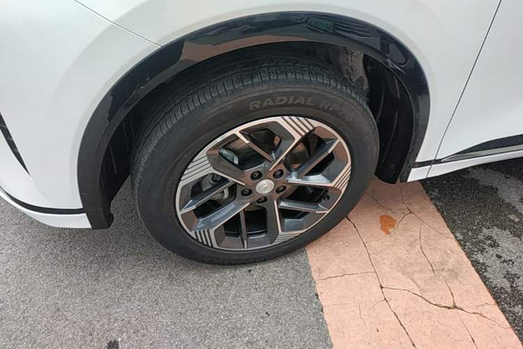 Used CHANGAN CS75 PLUS 2025 4th Generation 1.5T New Blue Whale Smart Luxury Edition Left Front Wheel Hub