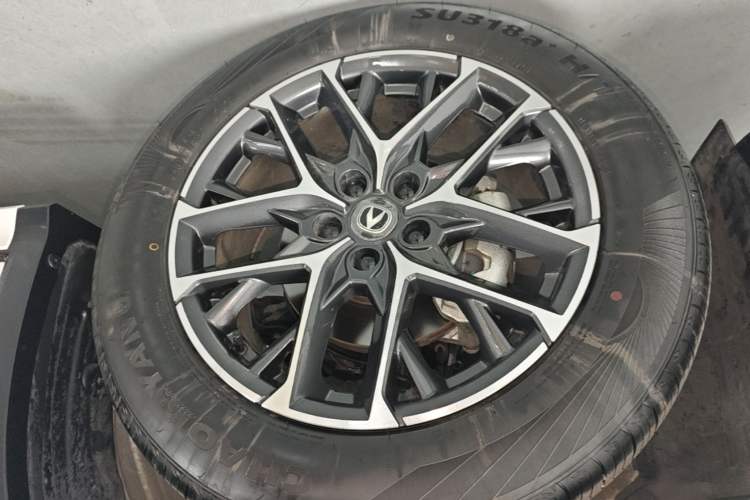 Used CHANGAN CS75 PLUS 2025 Model, 3rd Generation Champion Edition 1.5T Jingling Version Left Front Wheel Hub