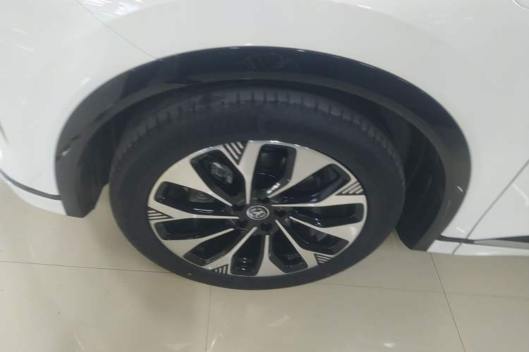 Used CHANGAN CS75 PLUS 2025 4th Generation UItra 2.0T New Blue Whale – Smart & Powerful Version Left Front Wheel Hub