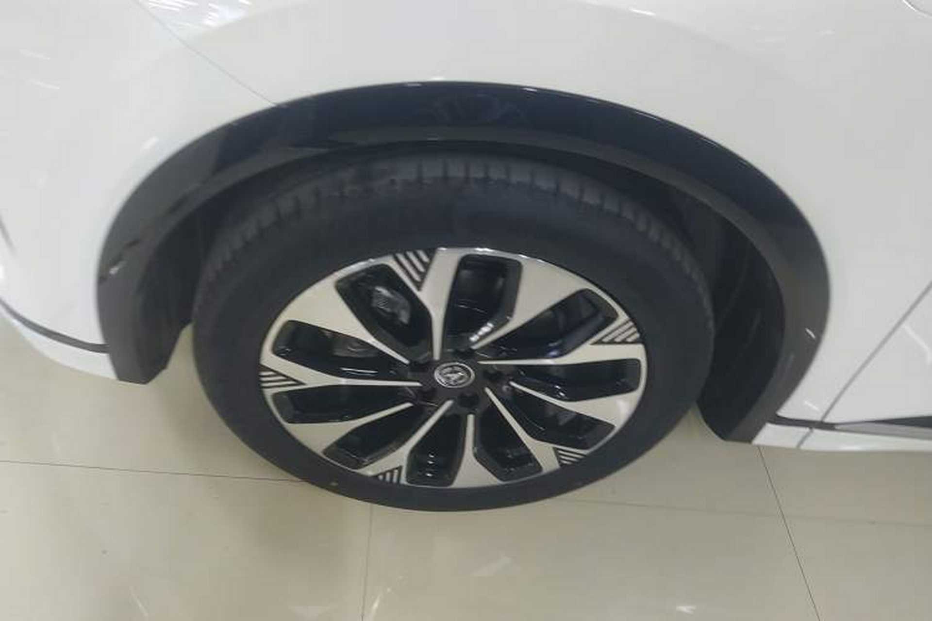 Used CHANGAN CS75 PLUS 2025 4th Generation UItra 2.0T New Blue Whale – Smart & Powerful Version Left Front Wheel Hub