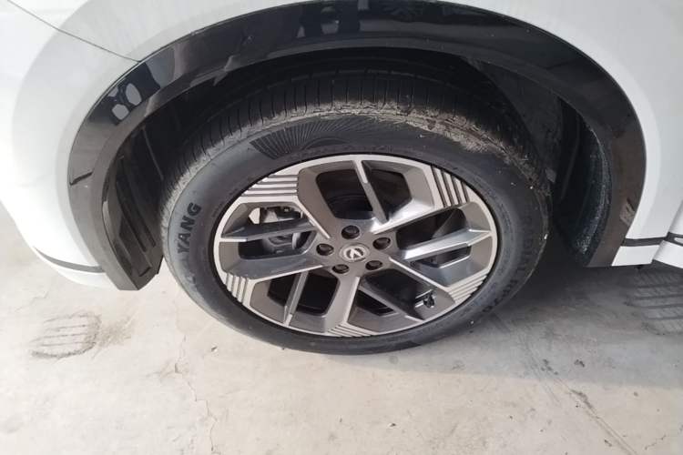 Used CHANGAN CS75 PLUS 2025 4th Generation 1.5T New Blue Whale Smart Luxury Edition Left Front Wheel Hub