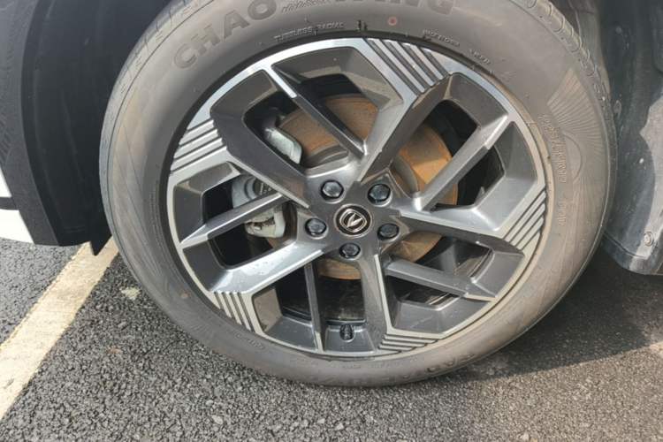 Used CHANGAN CS75 PLUS 2025 4th Generation 1.5T New Blue Whale Smart Flagship Version Left Front Wheel Hub