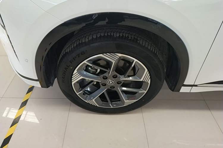 Used CHANGAN CS75 PLUS 2025 4th Generation 1.5T New Blue Whale Smart Flagship Version Left Front Wheel Hub