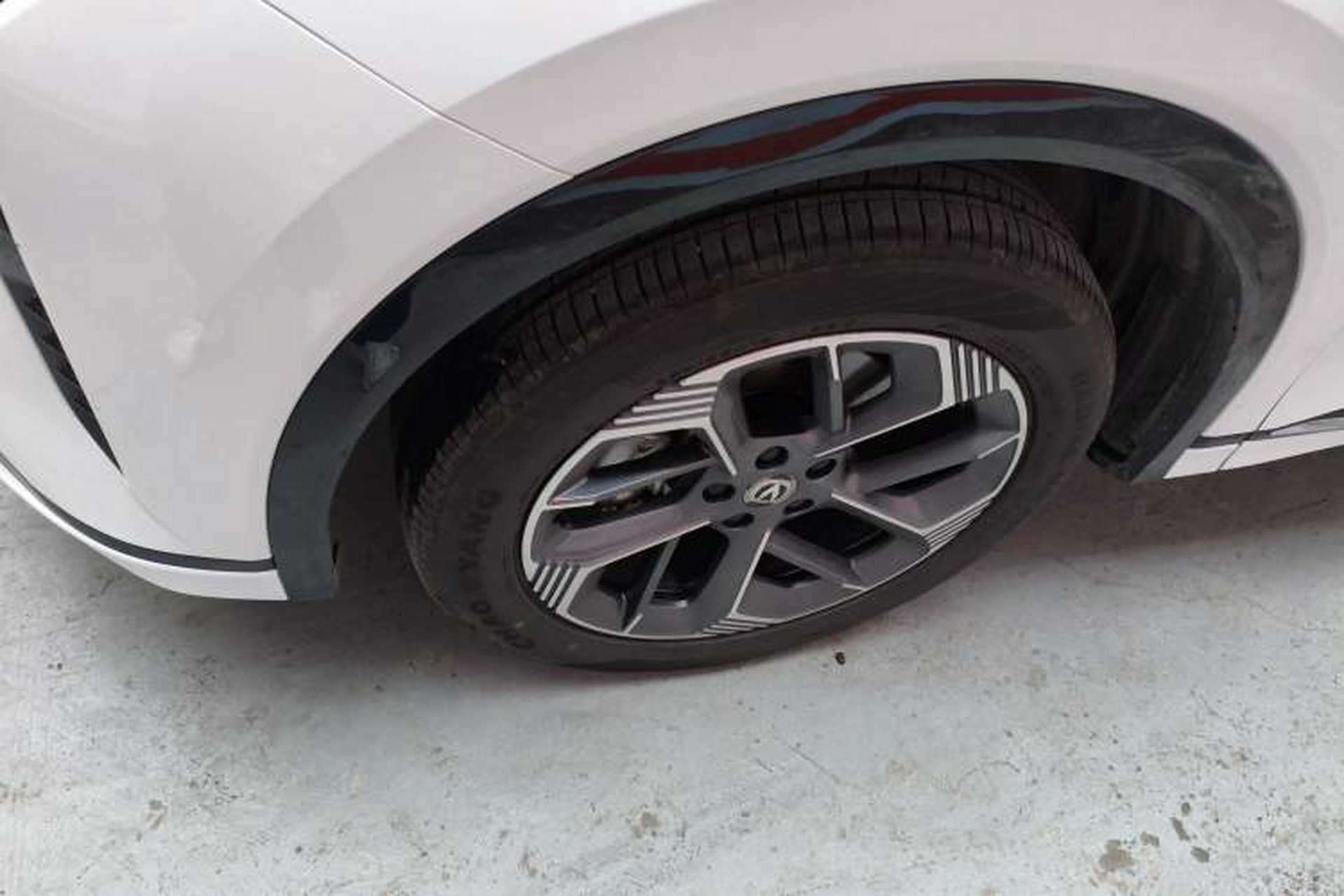 Used CHANGAN CS75 PLUS 2025 4th Generation 1.5T New Blue Whale Smart Luxury Edition Left Front Wheel Hub