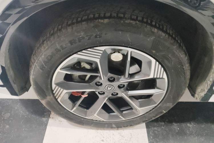 Used CHANGAN CS75 PLUS 2025 4th Generation 1.5T New Blue Whale Smart Luxury Edition Left Front Wheel Hub