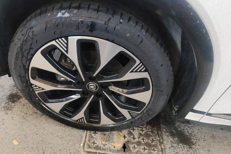 Used CHANGAN CS75 PLUS 2025 4th Generation UItra 2.0T New Blue Whale – Smart & Powerful Version Left Front Wheel Hub