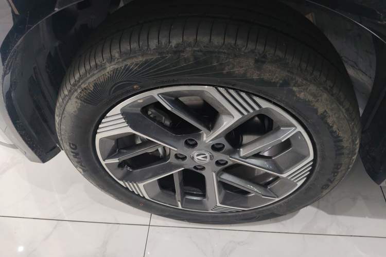 Used CHANGAN CS75 PLUS 2025 4th Generation 1.5T New Blue Whale Smart Luxury Edition Left Front Wheel Hub