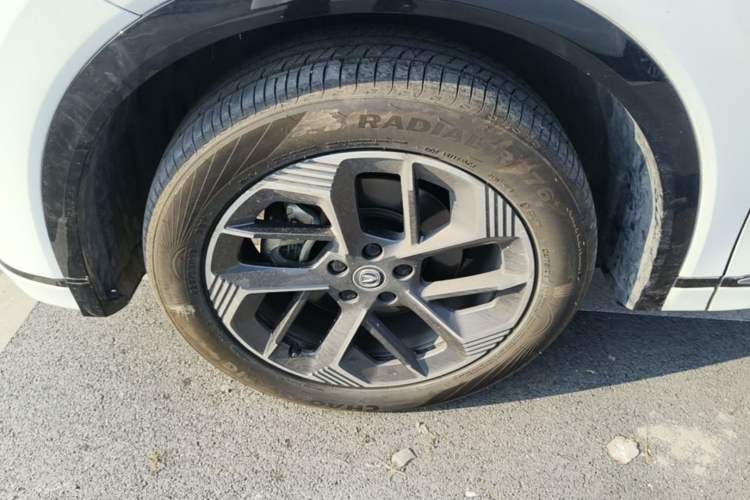Used CHANGAN CS75 PLUS 2025 4th Generation 1.5T New Blue Whale Smart Luxury Edition Left Front Wheel Hub