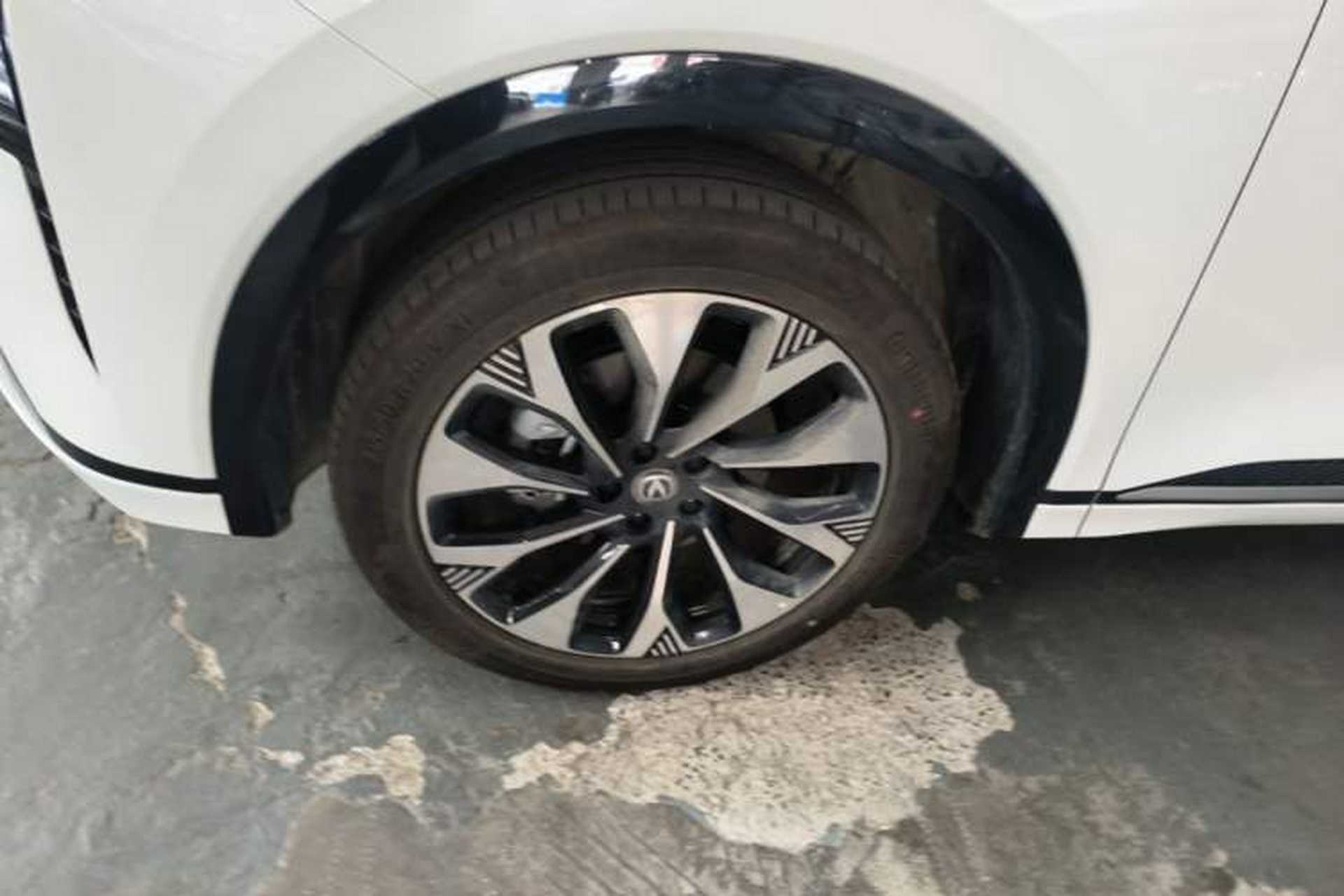 Used CHANGAN CS75 PLUS 2025 4th Generation UItra 2.0T New Blue Whale Engine – Wind Style Left Front Wheel Hub