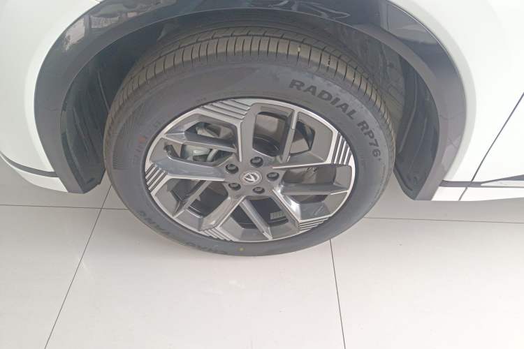 Used CHANGAN CS75 PLUS 2025 4th Generation 1.5T New Blue Whale Smart Luxury Edition Left Front Wheel Hub