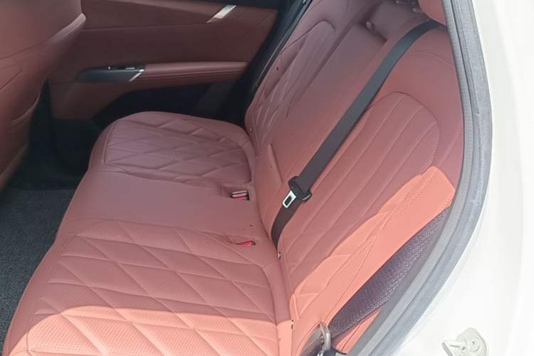 Used CHANGAN CS75 PLUS 2025 4th Generation UItra 2.0T New Blue Whale – Smart & Powerful Version Left Rear Seat