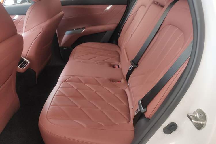 Used CHANGAN CS75 PLUS 2025 4th Generation UItra 2.0T New Blue Whale Smart Intelligent Powertrain Version Left Rear Seat