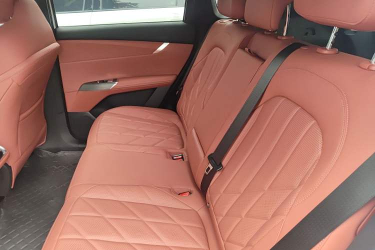 Used CHANGAN CS75 PLUS 2025 4th Generation UItra 2.0T New Blue Whale – Smart & Powerful Version Left Rear Seat