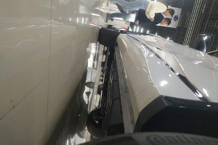 Used CHANGAN CS75 PLUS 2025 4th Generation UItra 2.0T New Blue Whale – Smart & Powerful Version Left Side Sill
