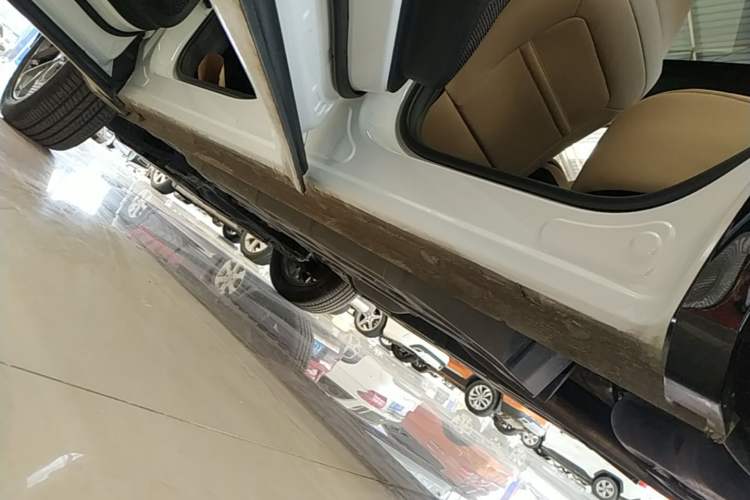 Used CHANGAN CS75 PLUS 2025 4th Generation 1.5T New Blue Whale Smart Flagship Version Left Side Sill