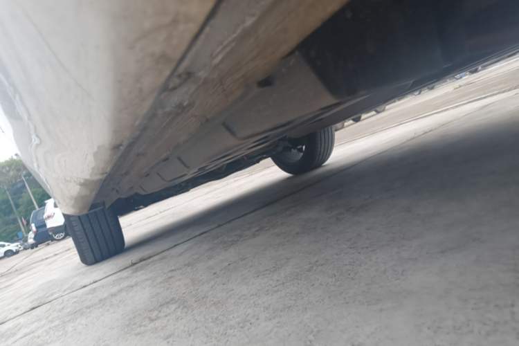Used CHANGAN CS75 PLUS 2025 4th Generation UItra 2.0T New Blue Whale – Smart & Powerful Version Left Side Sill