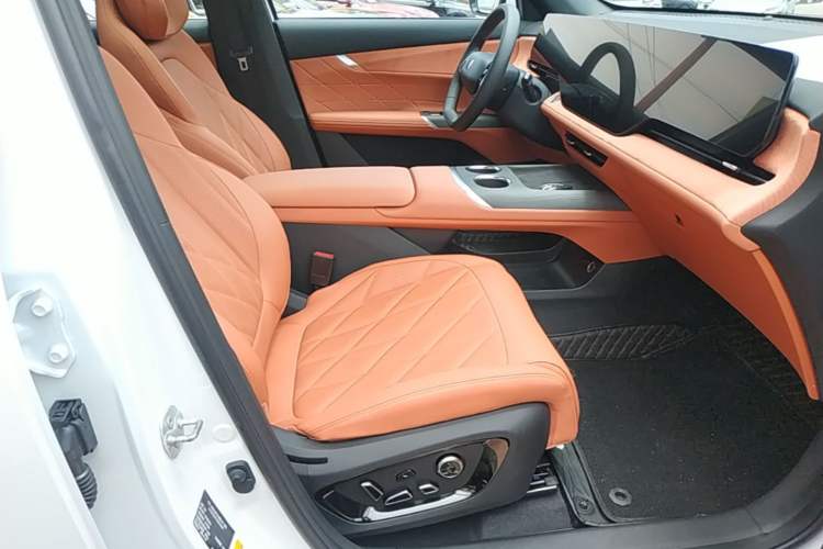Used CHANGAN CS75 PLUS 2025 4th Generation 1.5T New Blue Whale Smart Luxury Edition Right Front Seat