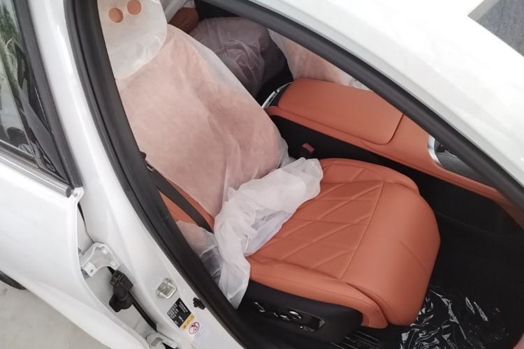 Used CHANGAN CS75 PLUS 2025 4th Generation 1.5T New Blue Whale Smart Luxury Edition Right Front Seat