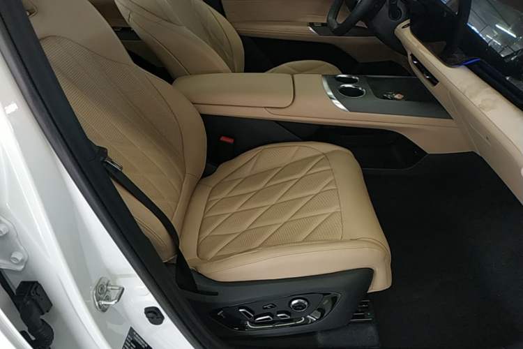 Used CHANGAN CS75 PLUS 2025 4th Generation 1.5T New Blue Whale Smart Flagship Version Right Front Seat