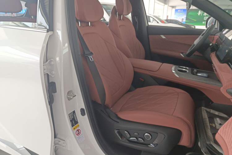 Used CHANGAN CS75 PLUS 2025 4th Generation 1.5T New Blue Whale Smart Luxury Edition Right Front Seat