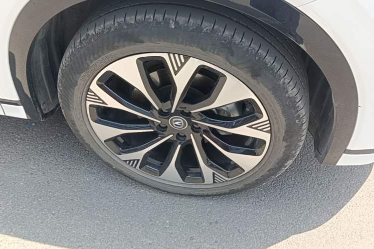 Used CHANGAN CS75 PLUS 2025 4th Generation UItra 2.0T New Blue Whale – Smart & Powerful Version Right Front Wheel Hub