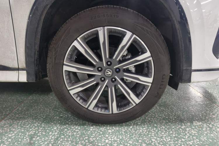 Used CHANGAN CS75 PLUS 2025 Model, 3rd Generation Champion Edition 1.5T Jinghang Version Right Front Wheel Hub