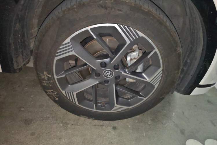 Used CHANGAN CS75 PLUS 2025 4th Generation 1.5T New Blue Whale Smart Flagship Version Right Front Wheel Hub