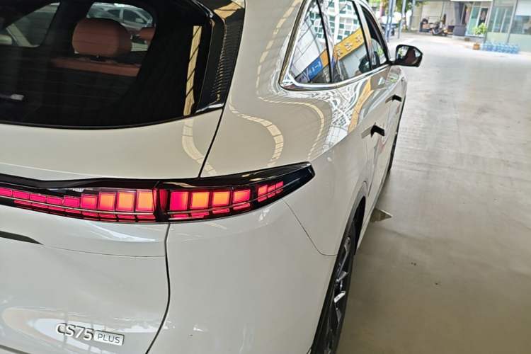 Used CHANGAN CS75 PLUS 2025 4th Generation 1.5T New Blue Whale Smart Luxury Edition Right Rear Taillight